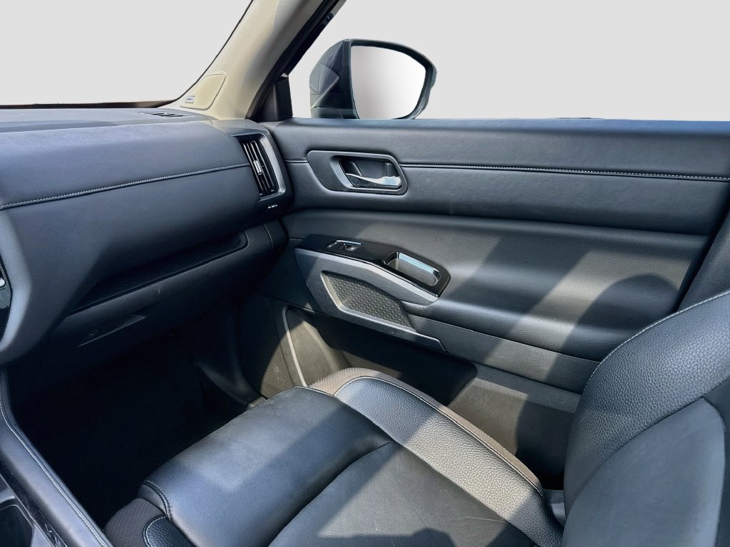 Used 2024 Nissan Pathfinder SL w/ SL Premium Package FWD image 30