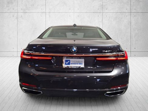 Used 2022 BMW 740i w/ Premium Package RWD image 6
