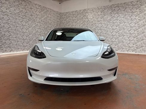 Used 2023 Tesla Model 3 Standard Range image 2