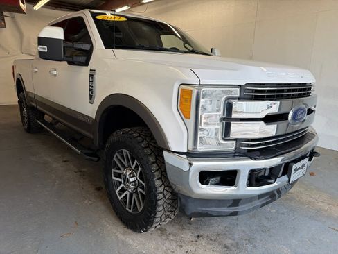 Used 2017 Ford F250 Lariat w/ Lariat Ultimate Package image 4