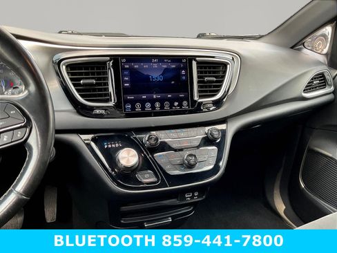 Used 2019 Chrysler Pacifica Touring Plus w/ Advanced Safetytec Group FWD image 9