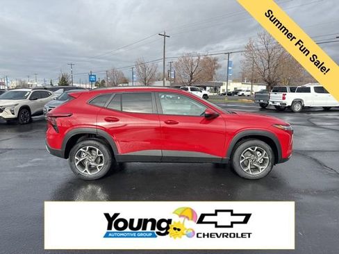 New 2026 Chevrolet Trax LT w/ Driver Confidence Package FWD image 8