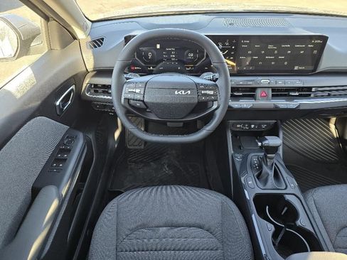New 2025 Kia K4 EX image 13