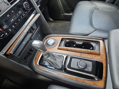 Used 2022 Nissan Armada SL w/ Captain's Chairs Package AWD/4WD image 25