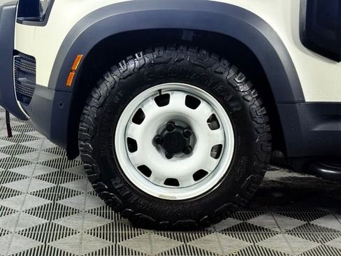 New 2024 Land Rover Defender 110 S image 13