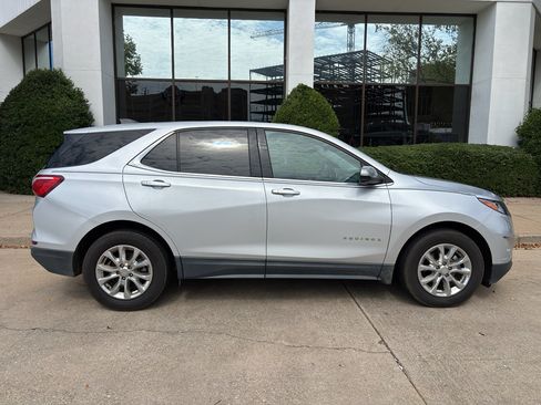 Used 2018 Chevrolet Equinox LT FWD image 9