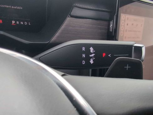 Used 2024 GMC Acadia Denali w/ Super Cruise Package image 16