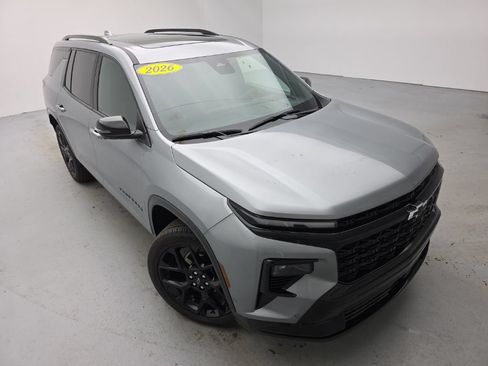 Used 2026 Chevrolet Traverse RS AWD/4WD image 2