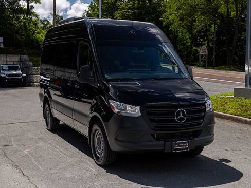 Used 2024 Mercedes-Benz Sprinter 2500 image 3