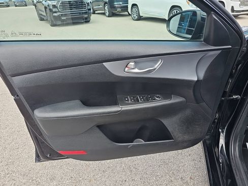 Used 2022 Kia Forte LXS w/ LXS Technology Package FWD image 12