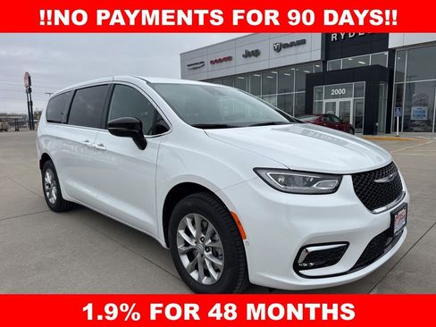 New 2026 Chrysler Pacifica Select AWD/4WD image 1