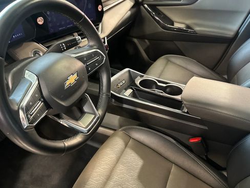 Used 2025 Chevrolet Equinox LT w/ Convenience Package II FWD image 14