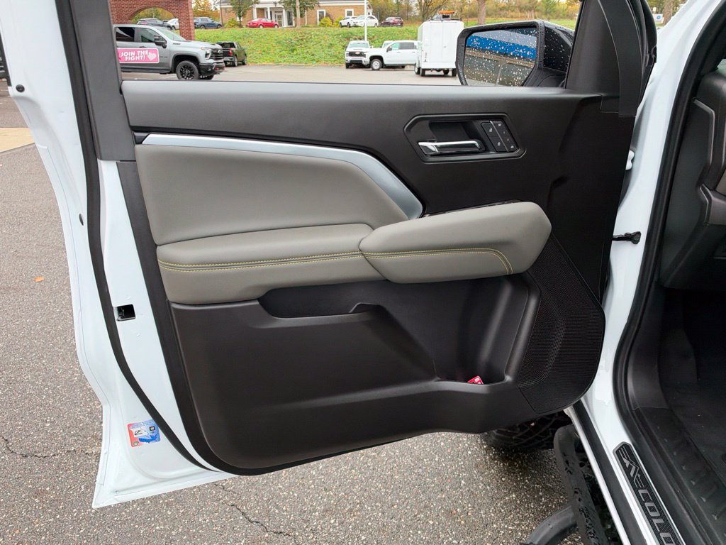 Used 2026 Chevrolet Colorado ZR2 w/ Technology Package AWD/4WD image 22