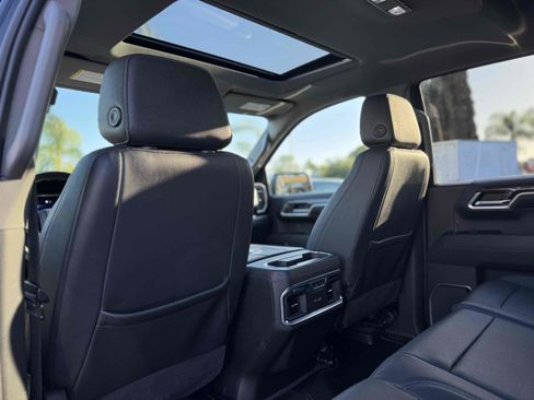 Used 2022 Chevrolet Silverado 1500 LTZ AWD/4WD image 12