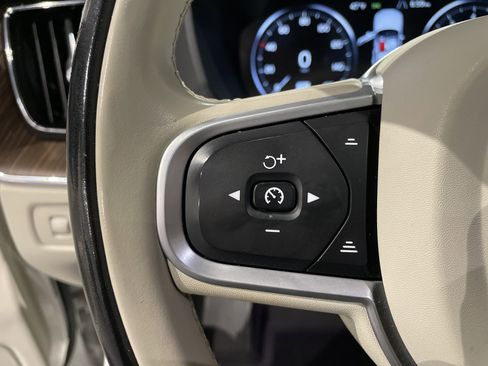 Used 2021 Volvo XC60 T5 Momentum w/ Premium Package image 20