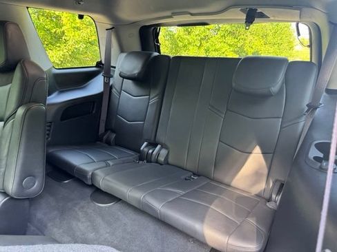 Used 2017 Cadillac Escalade Luxury AWD/4WD image 14