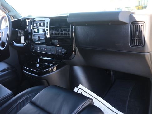 Used 2020 GMC Savana 2500 w/ Enhanced Convenience Package image 30