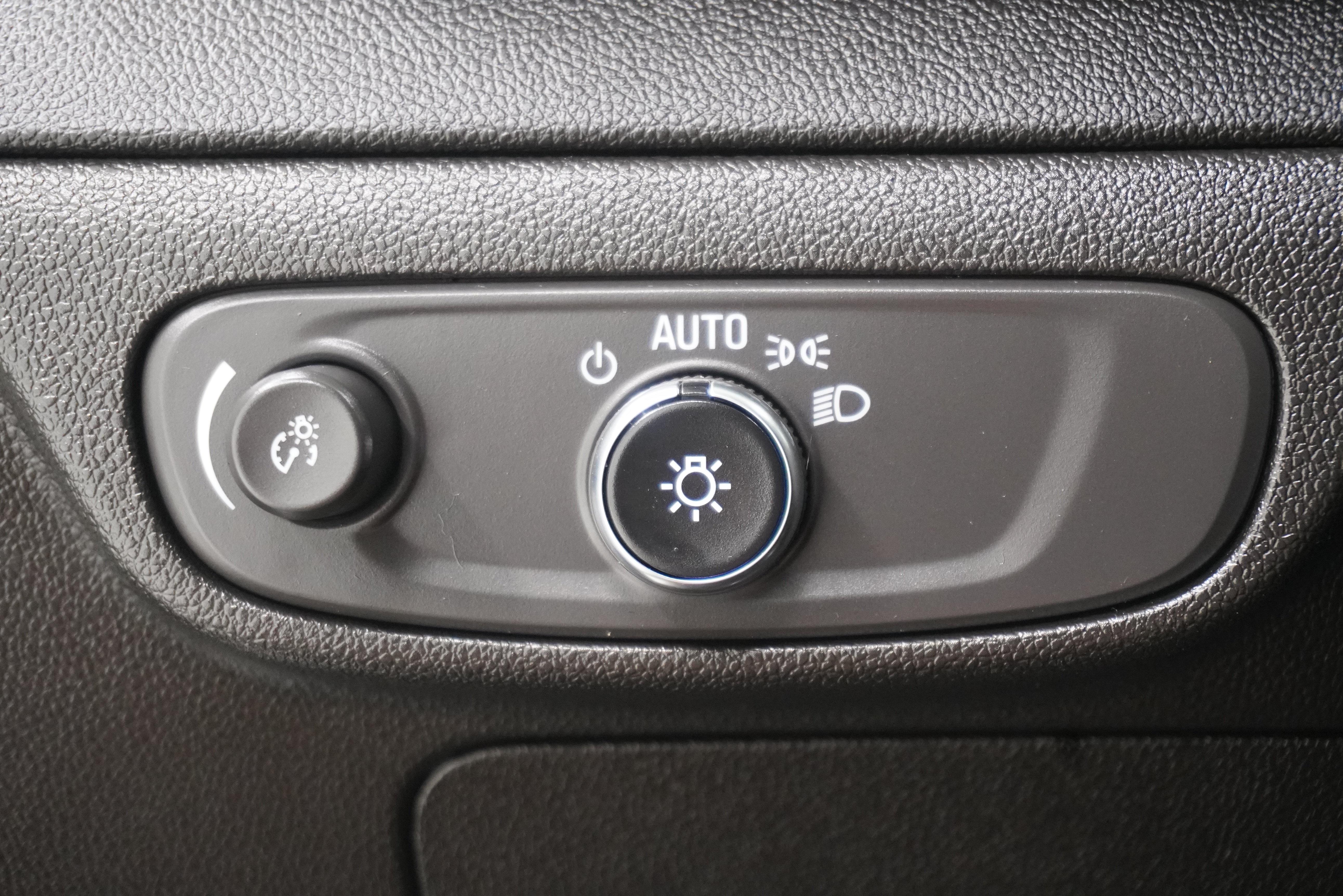 Used 2023 Chevrolet Bolt EUV LT w/ Convenience Package FWD image 24