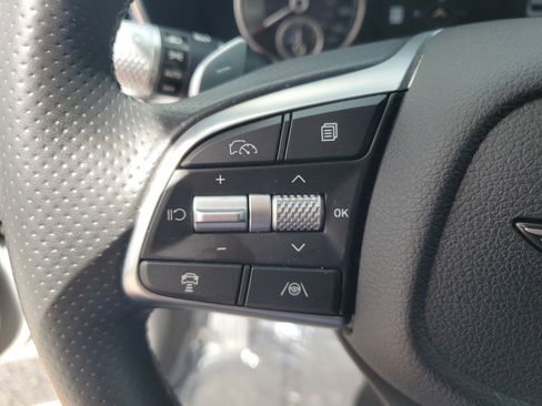 Used 2025 Genesis G70 2.5T RWD image 17
