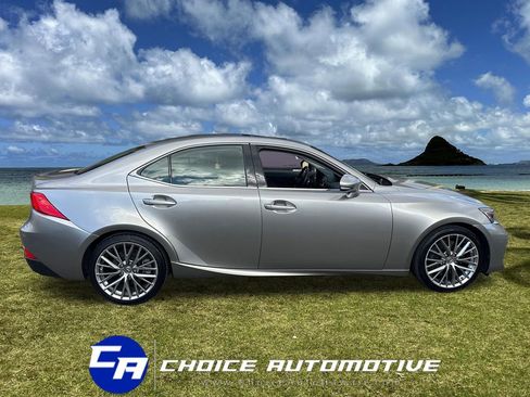 Used 2017 Lexus IS 200t image 8