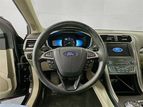 Used 2019 Ford Fusion SE image 11