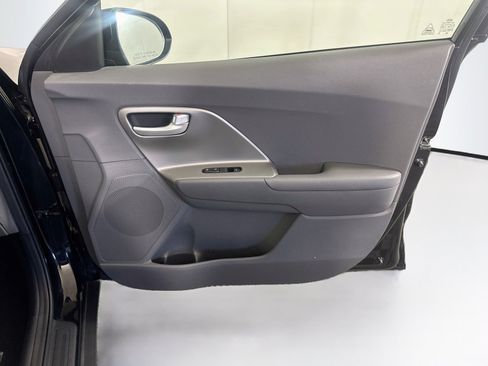 Used 2019 Kia Niro LX FWD image 29