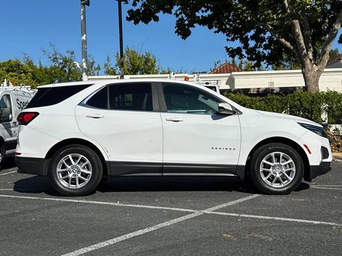 Used 2023 Chevrolet Equinox LT FWD image 3