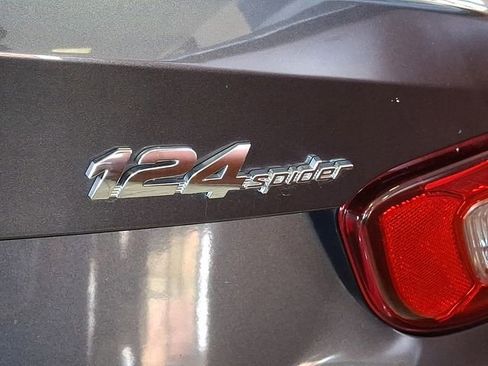 Used 2017 FIAT 124 Spider Classica image 24