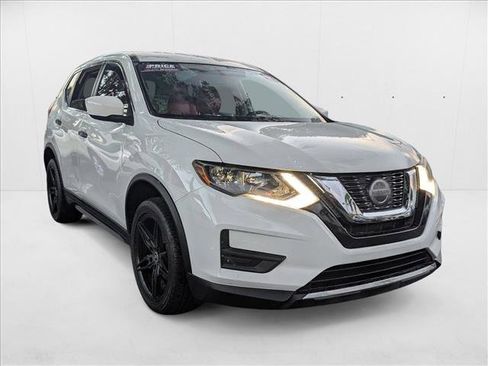 Used 2018 Nissan Rogue S image 3