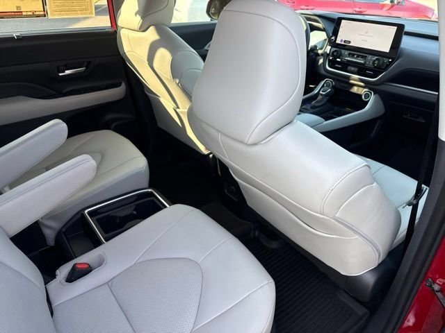 Used 2026 Toyota Grand Highlander XLE FWD image 17