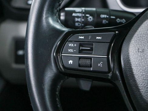 Used 2025 Honda Pilot Touring image 13