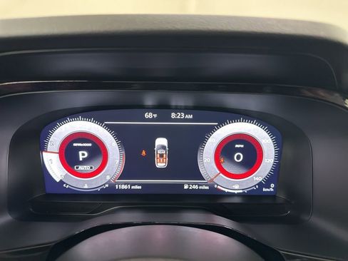 Used 2024 Nissan Pathfinder Platinum image 39