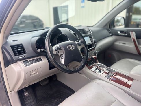 Used 2013 Toyota Highlander Limited image 9