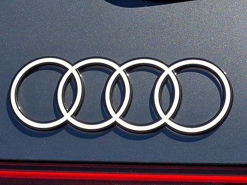 Used 2025 Audi Q5 Premium w/ Convenience Package AWD/4WD image 31