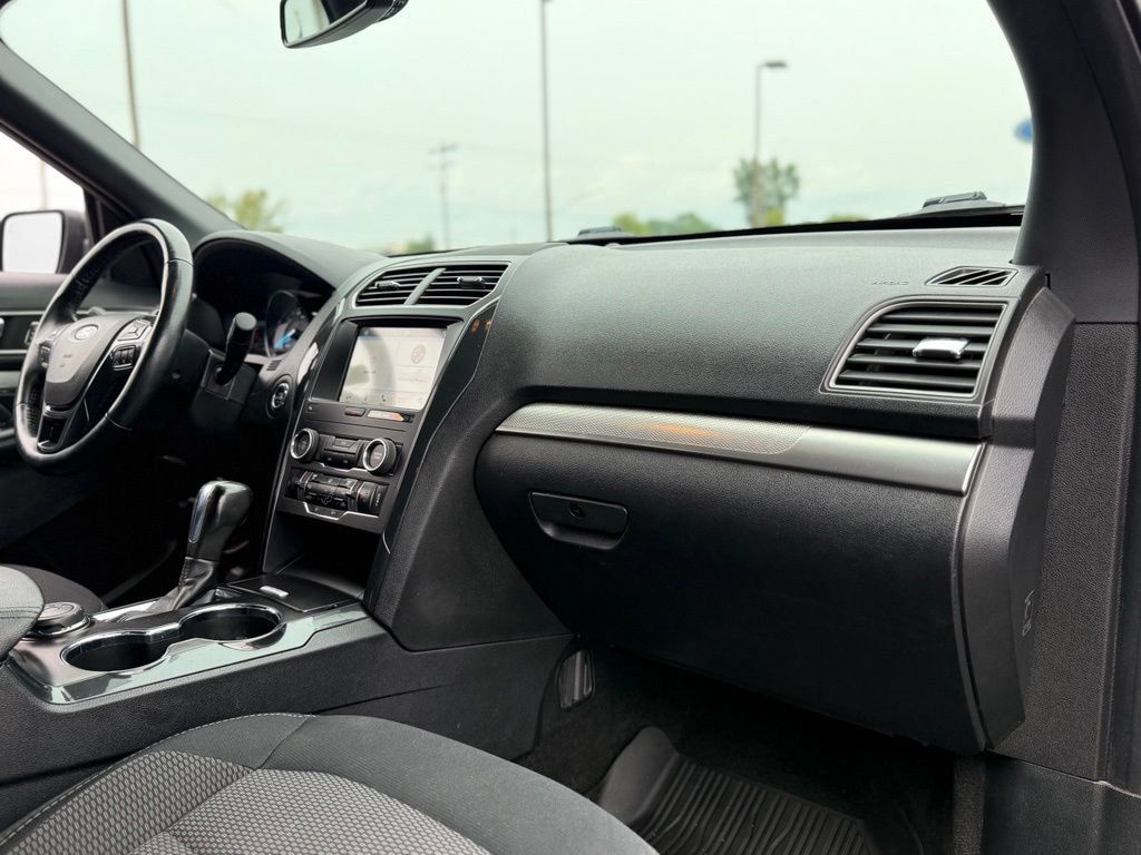 Used 2019 Ford Explorer XLT AWD/4WD image 15