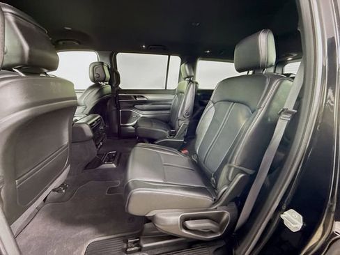 Used 2025 Jeep Wagoneer Series II image 24