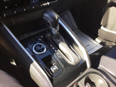 Used 2023 Chevrolet Colorado LT w/ LT Convenience Package III image 13