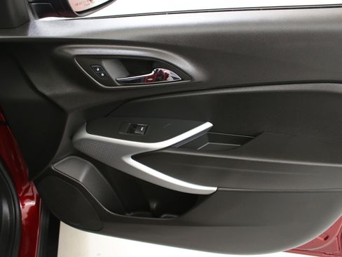 Used 2025 Chevrolet Trax RS w/ Driver Confidence Package FWD image 29