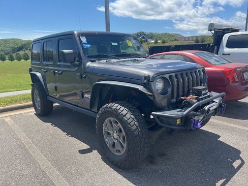 Used 2018 Jeep Wrangler Unlimited Sport AWD/4WD image 3