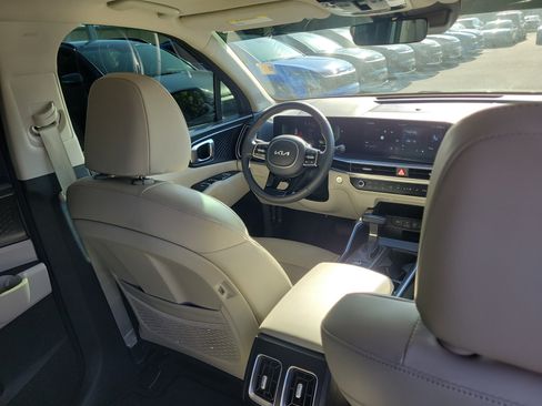 Certified 2025 Kia Sorento S w/ Panoramic Sunroof Package FWD image 13