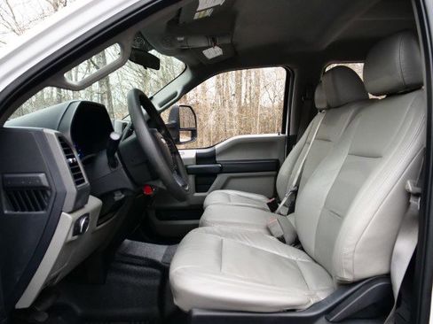 Used 2019 Ford F550 XL / DRW / Knapheide KUV / V8 image 17