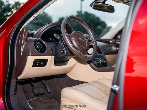 Used 2012 Jaguar XJ image 24