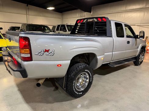 Used 2006 GMC Sierra 3500 SLE w/ Heavy-Duty Power Package image 15