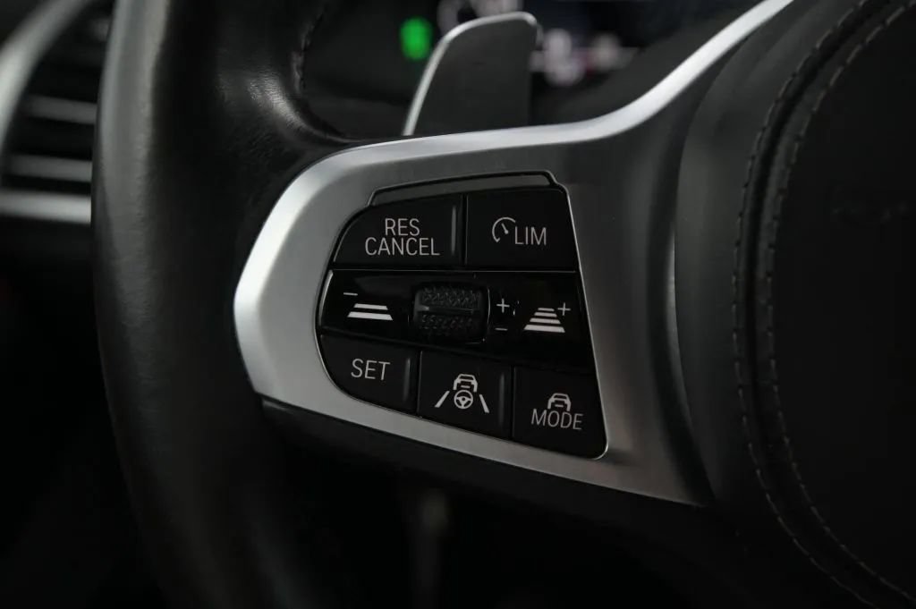 Used 2021 BMW X6 M50i AWD/4WD image 12