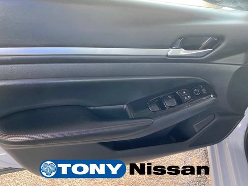 Used 2024 Nissan Altima 2.5 SR FWD image 31
