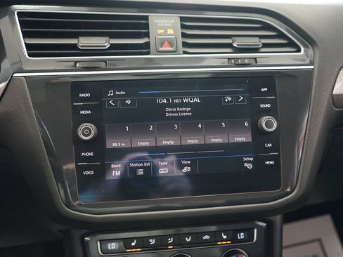 Used 2018 Volkswagen Tiguan SE w/ Front Fog Lights Package FWD image 34