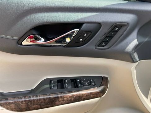 Used 2021 GMC Acadia Denali w/ Denali Technology Package FWD image 13