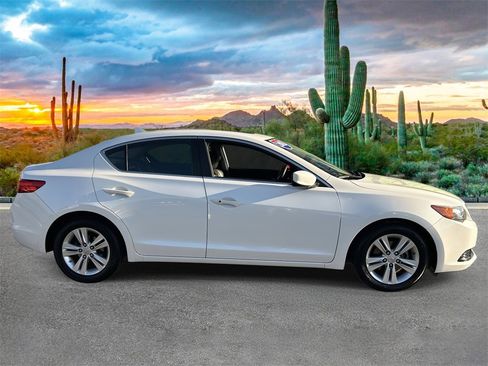 Used 2013 Acura ILX image 2