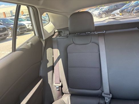 Used 2025 Chevrolet Trax LT w/ LT Convenience Package FWD image 34