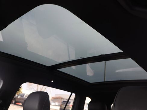 Used 2023 Volkswagen Tiguan SE R-Line image 13